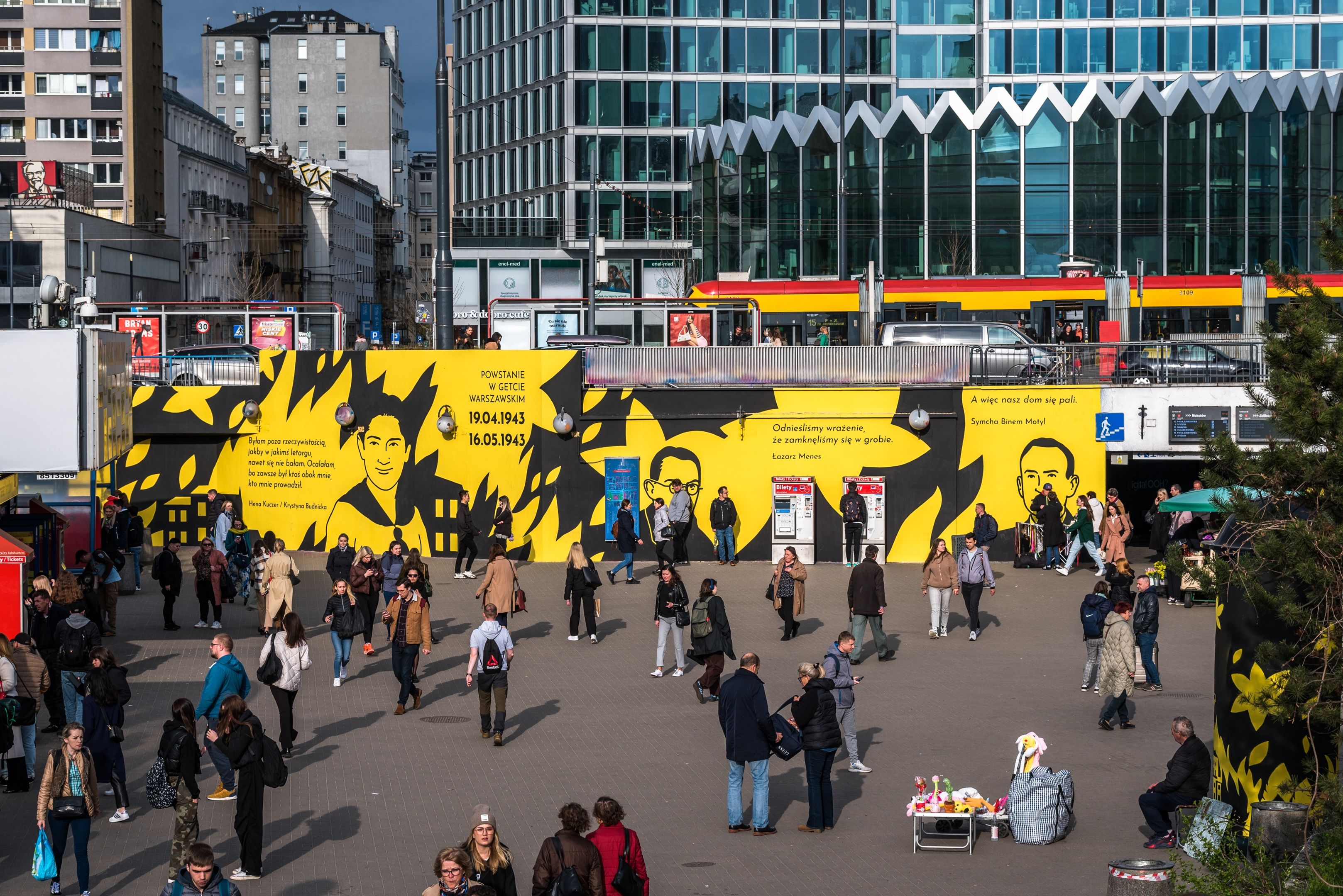 Good Looking Studio namalowało mural w Warszawie na Patelni dla Polin