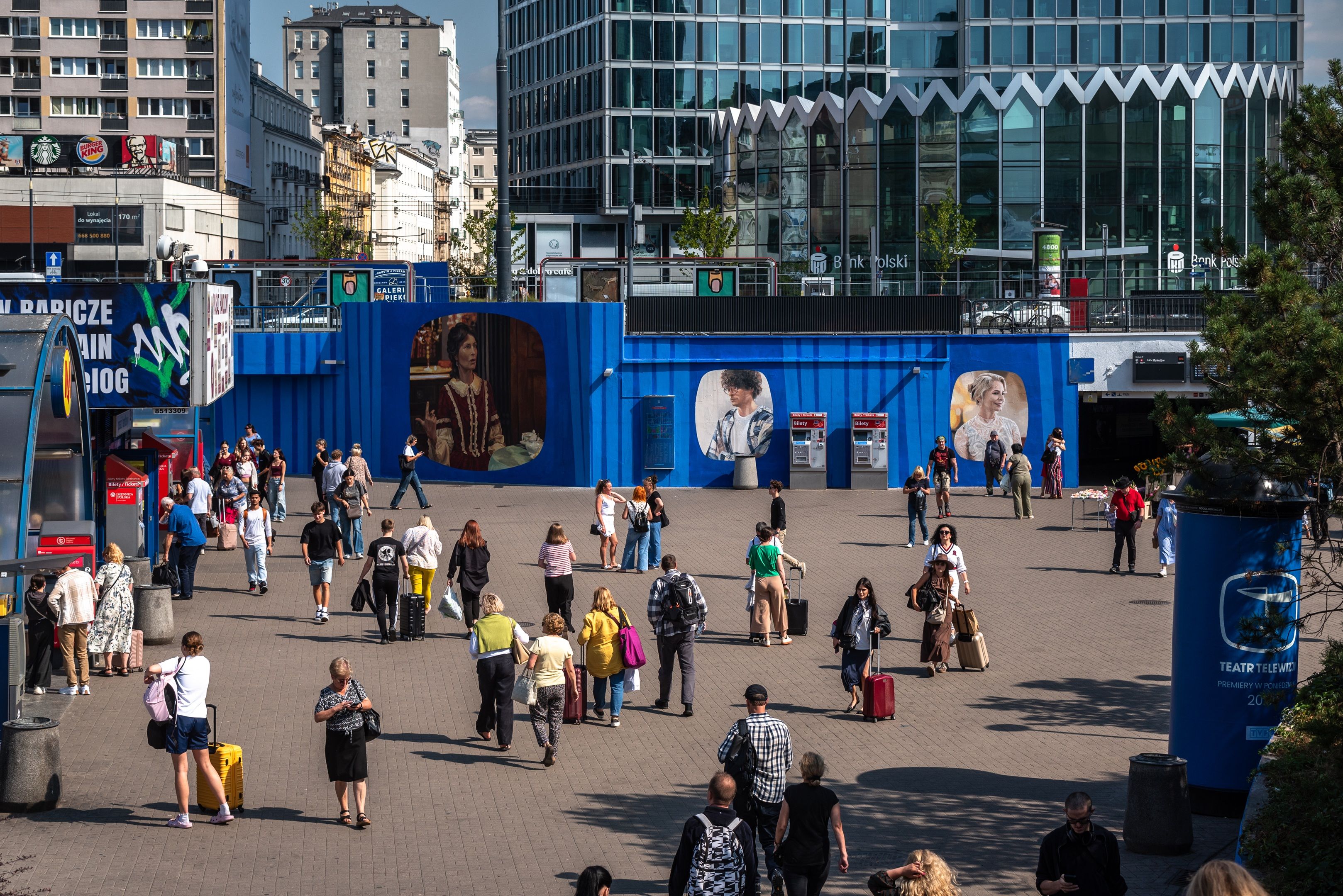 Good Looking Studio namalowało mural w Warszawie na Patelni dla TVP