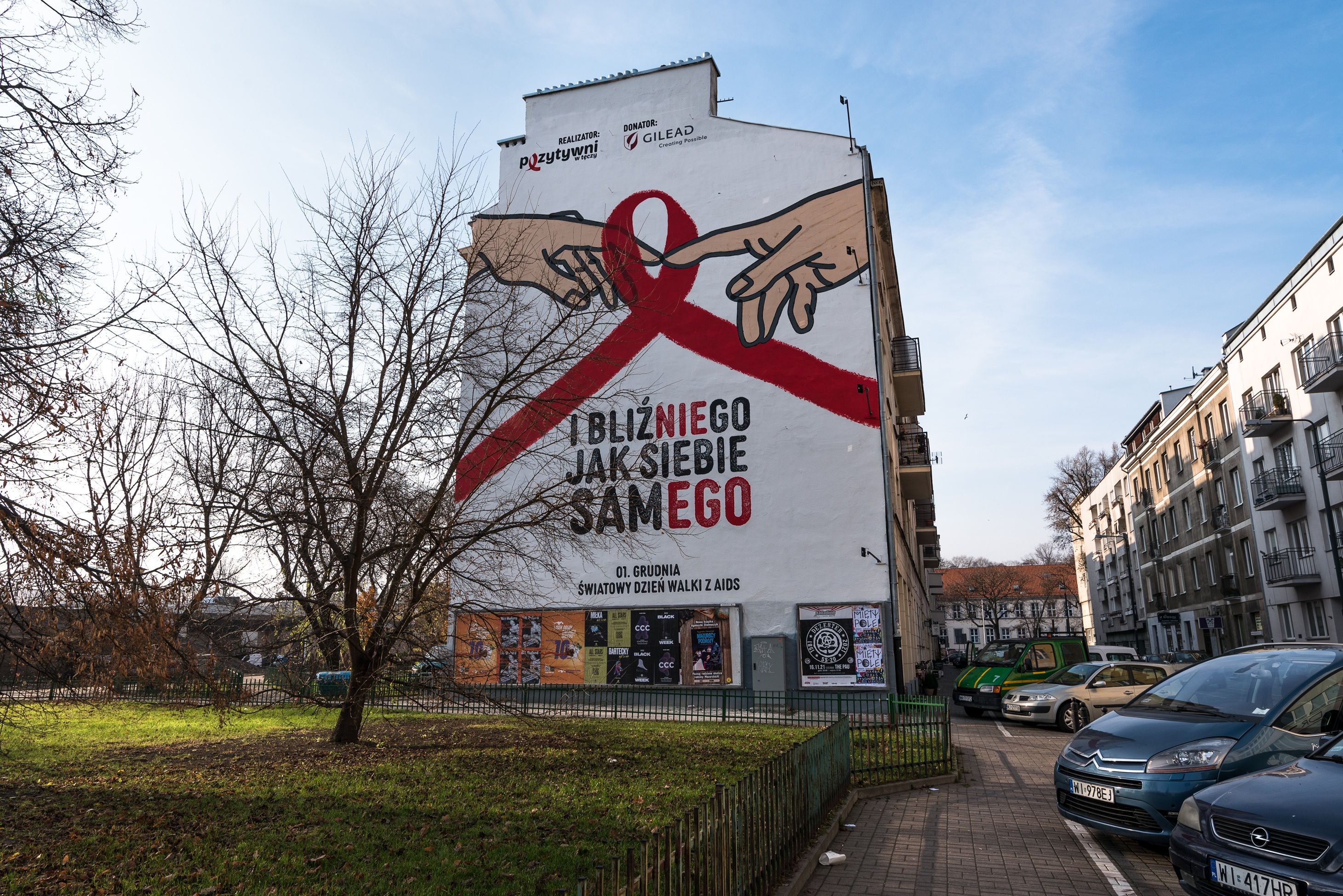 Good Looking Studio namalowało mural w Warszawie przy Przemysłowej 31/33, aids