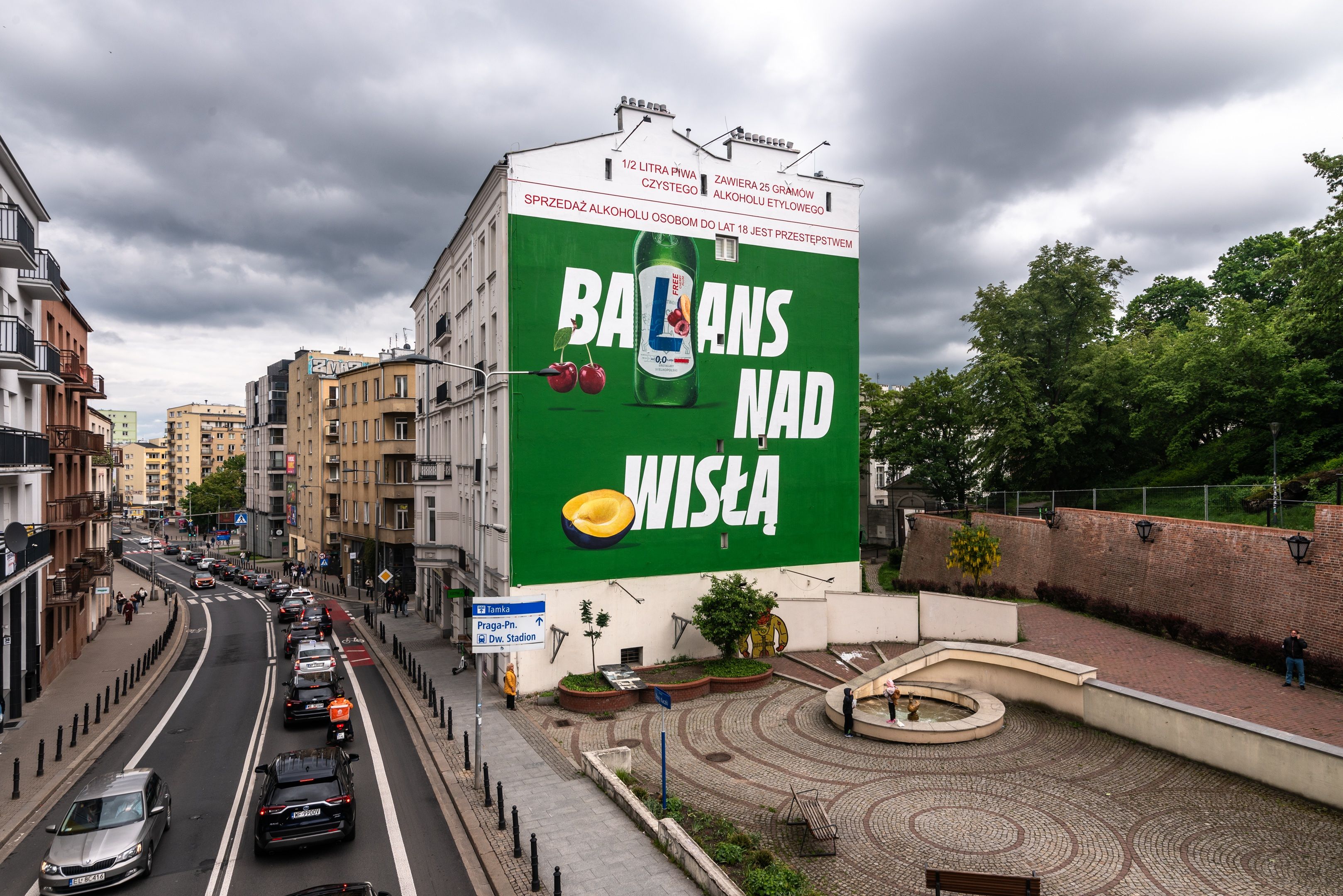 Good Looking Studio namalowało mural w Warszawie przy ulicy Tamka 37 dla marki Lech