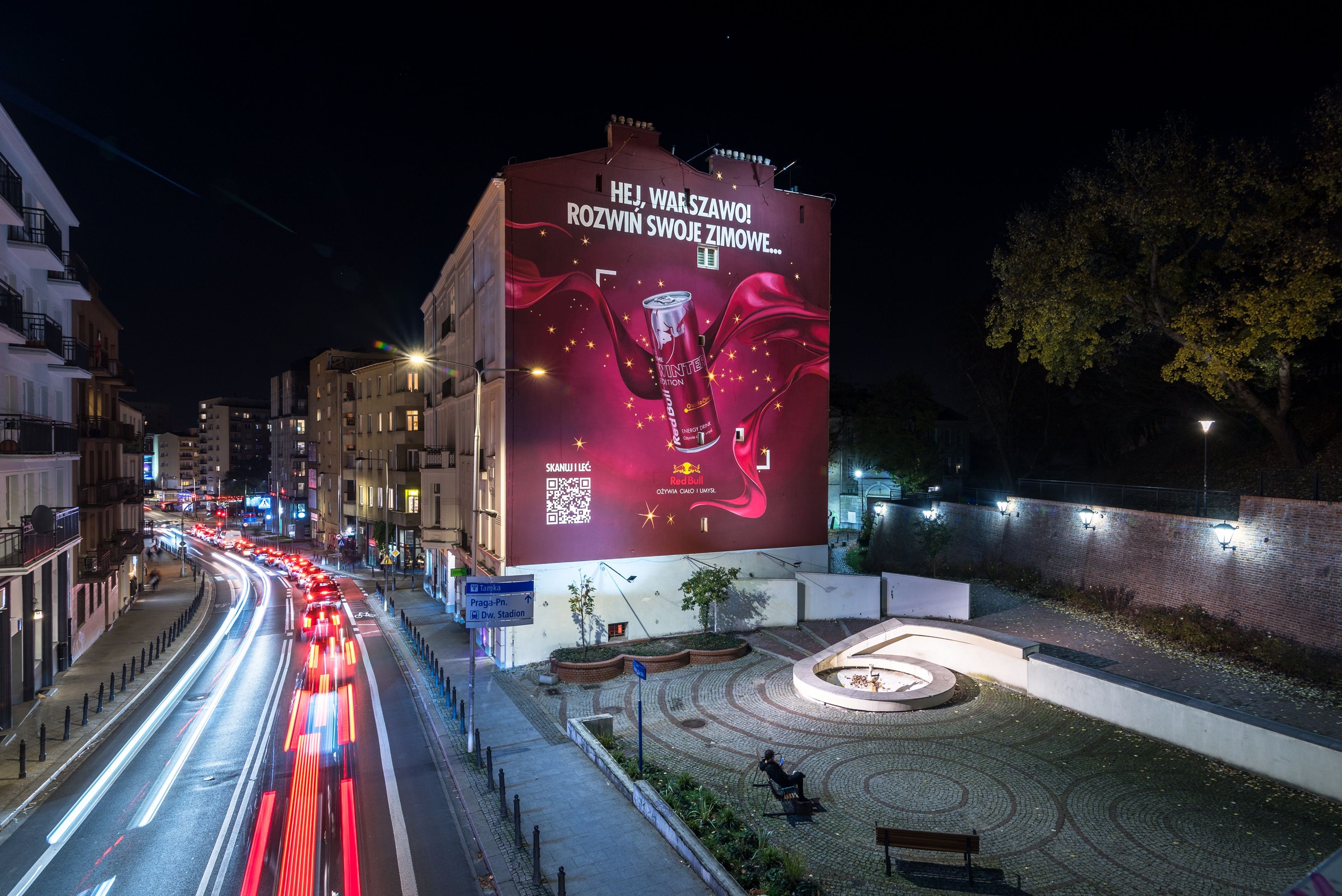 Good Looking Studio namalowało mural w Warszawie przy ulicy Tamka 37 dla marki RedBull