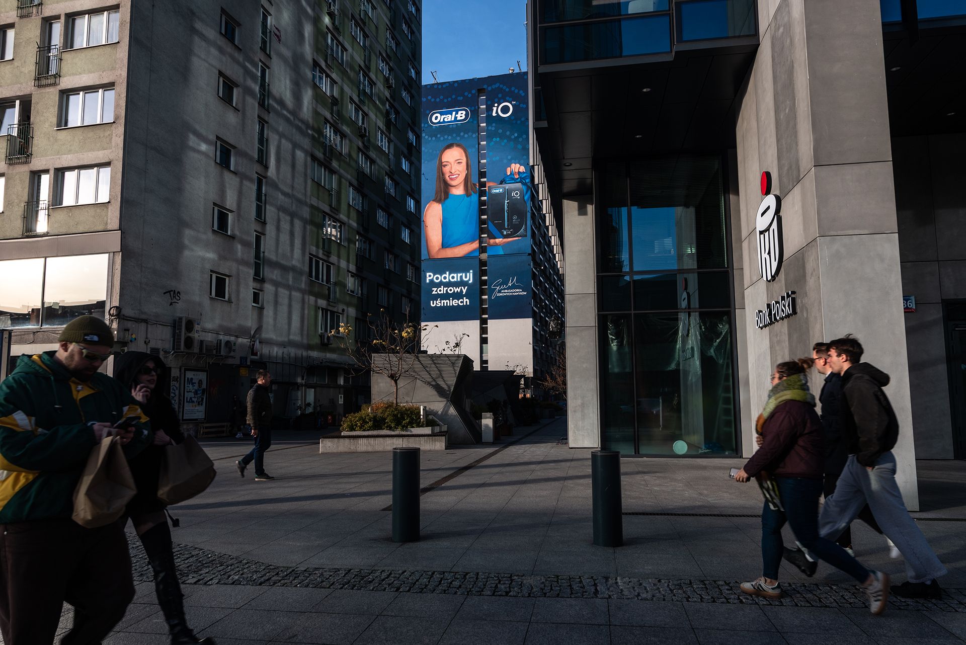 Nocne zdjęcie ściany na Jana Pawła II 20