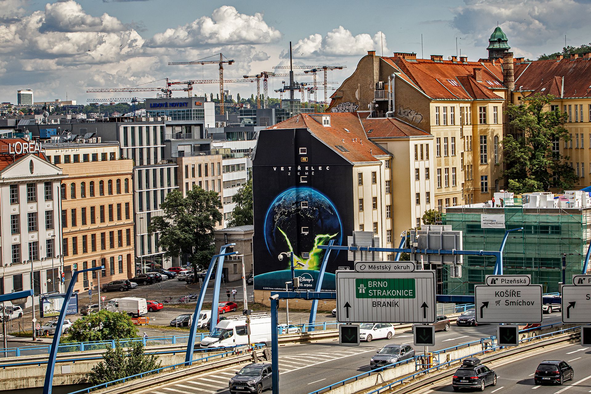 Mural Obcego w czeskiej Pradze