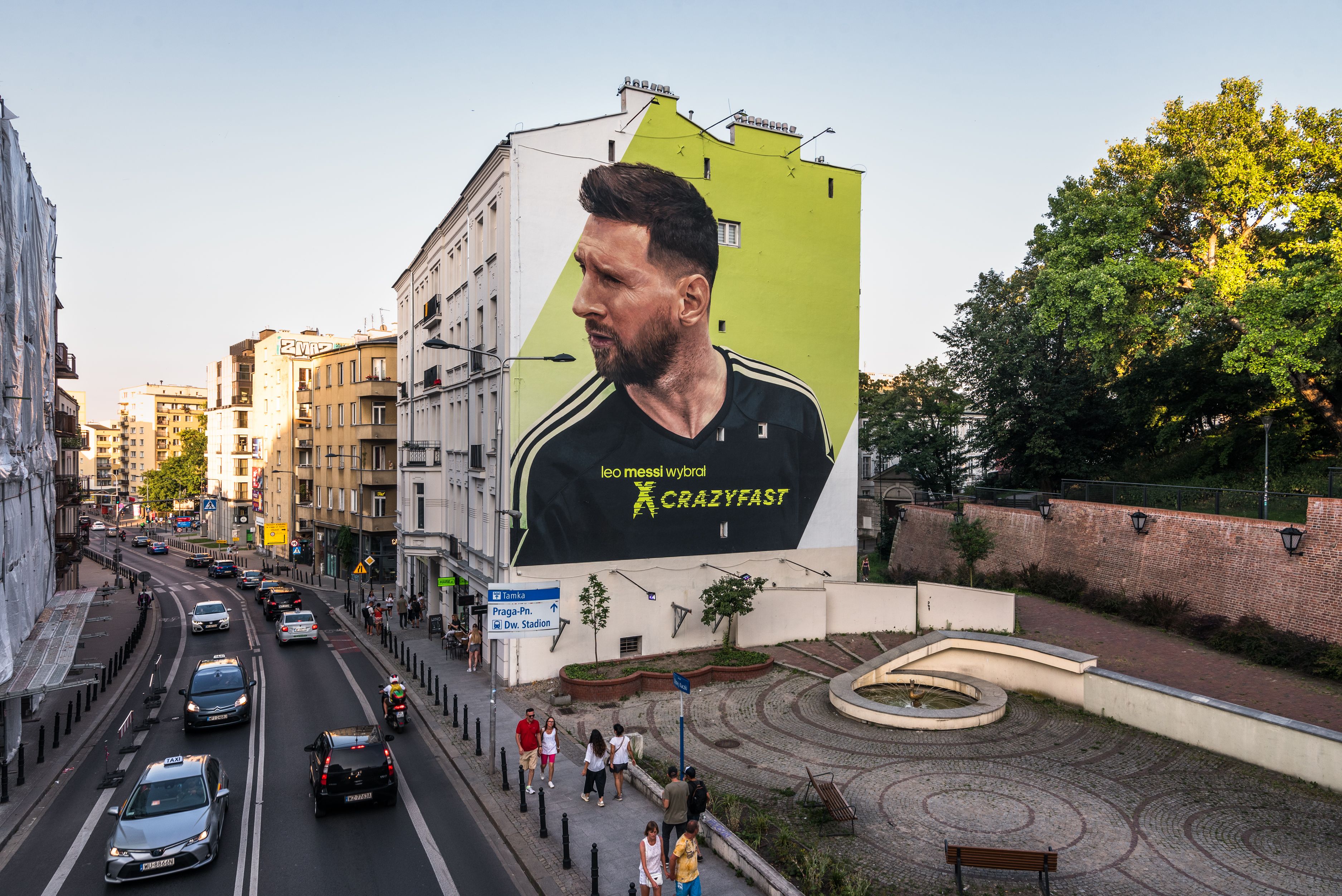 mural z portretem Messiego w Warszawie przy ulicy Tamka 37