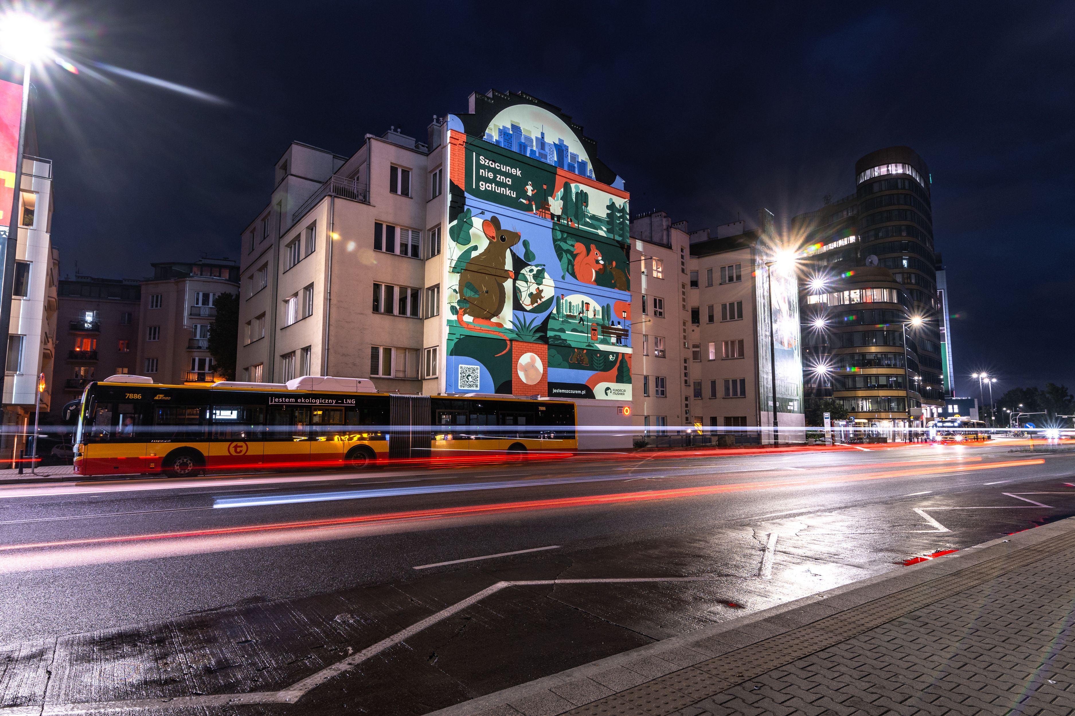 Mural Good Looking Studio przy ul. Jaworzyńskiej 11 w Warszawie w wersji motion.