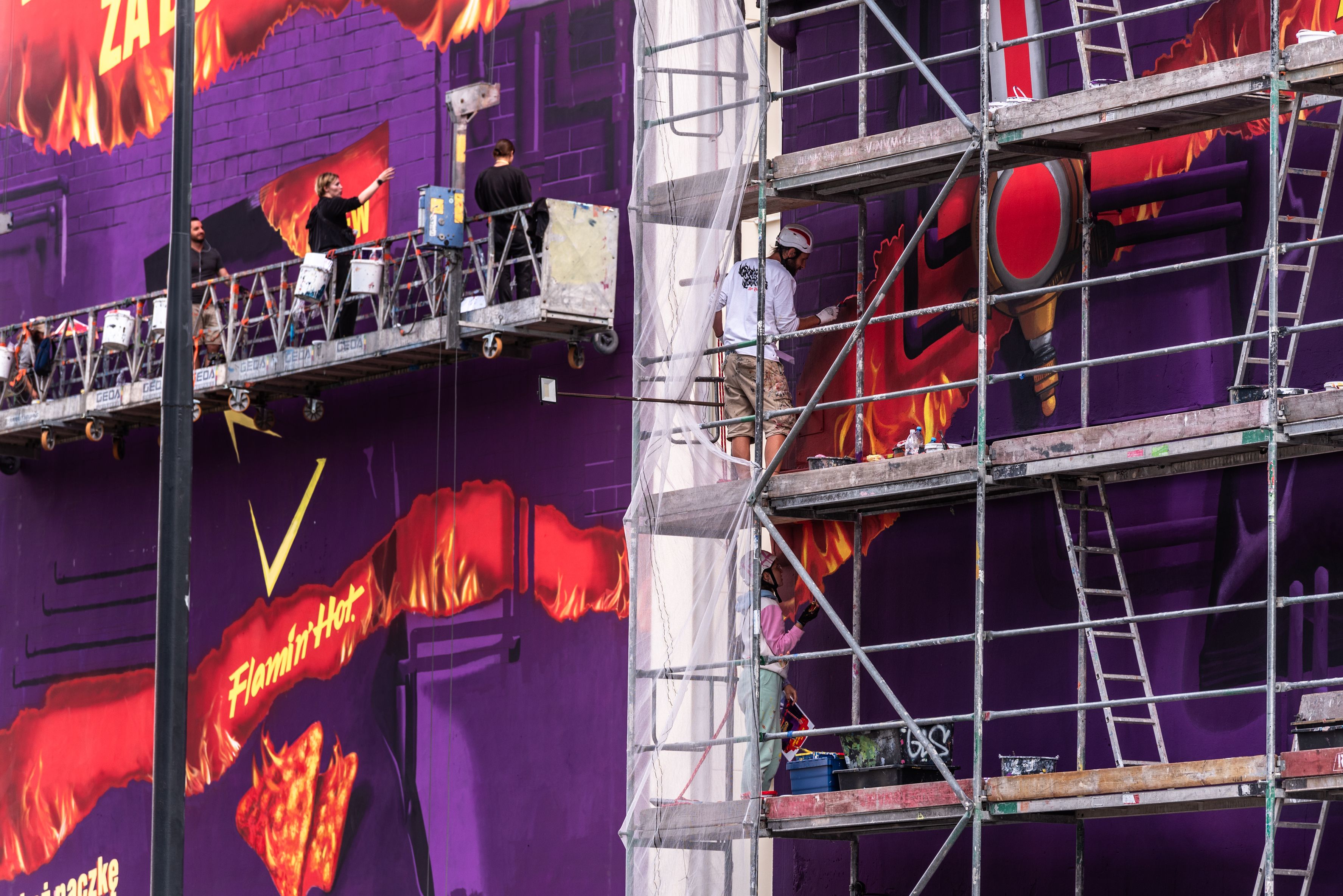 malowanie murali Flamin Hot w Warszawie