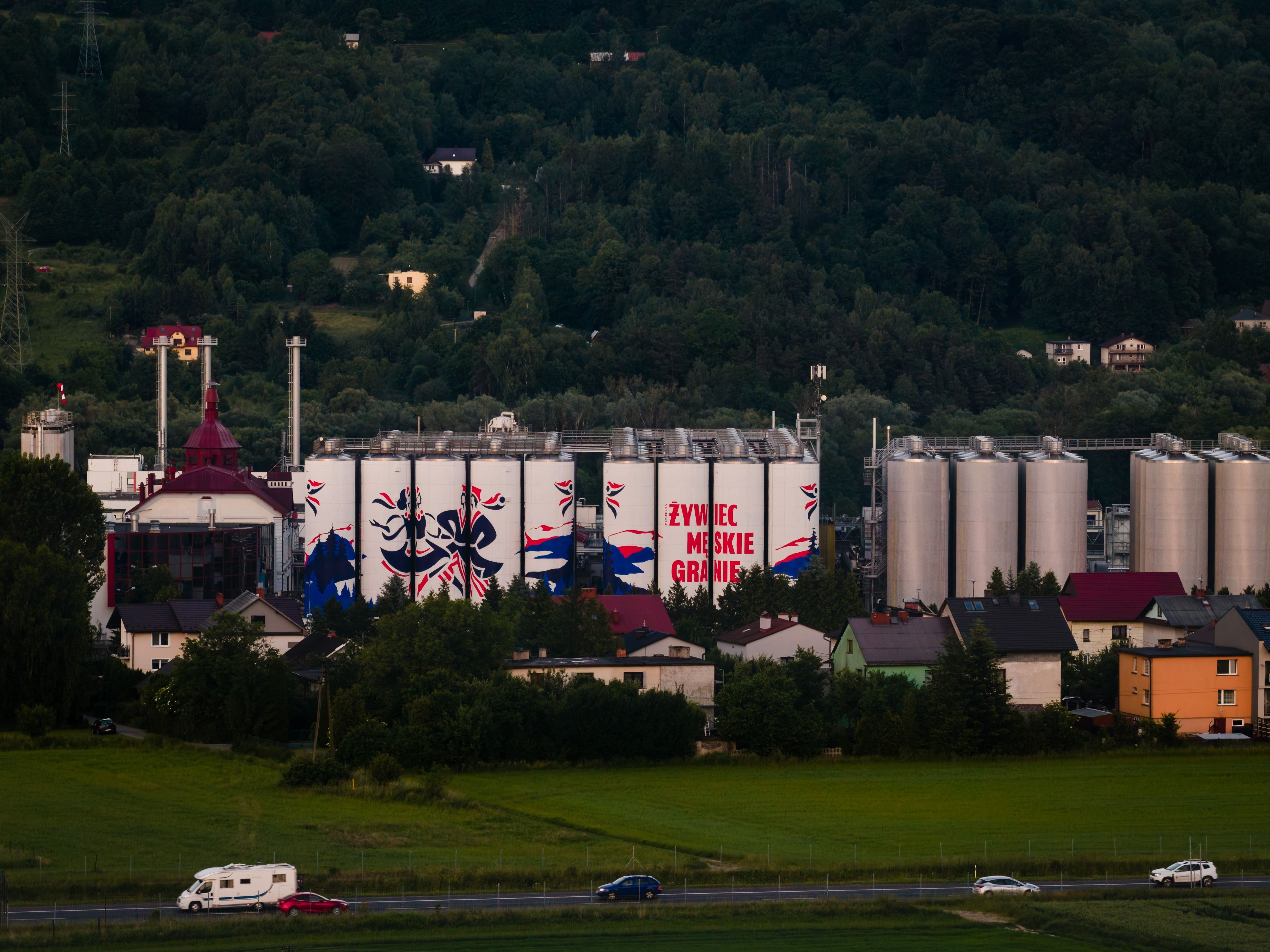 Ręcznie malowane silosy w Żywcu