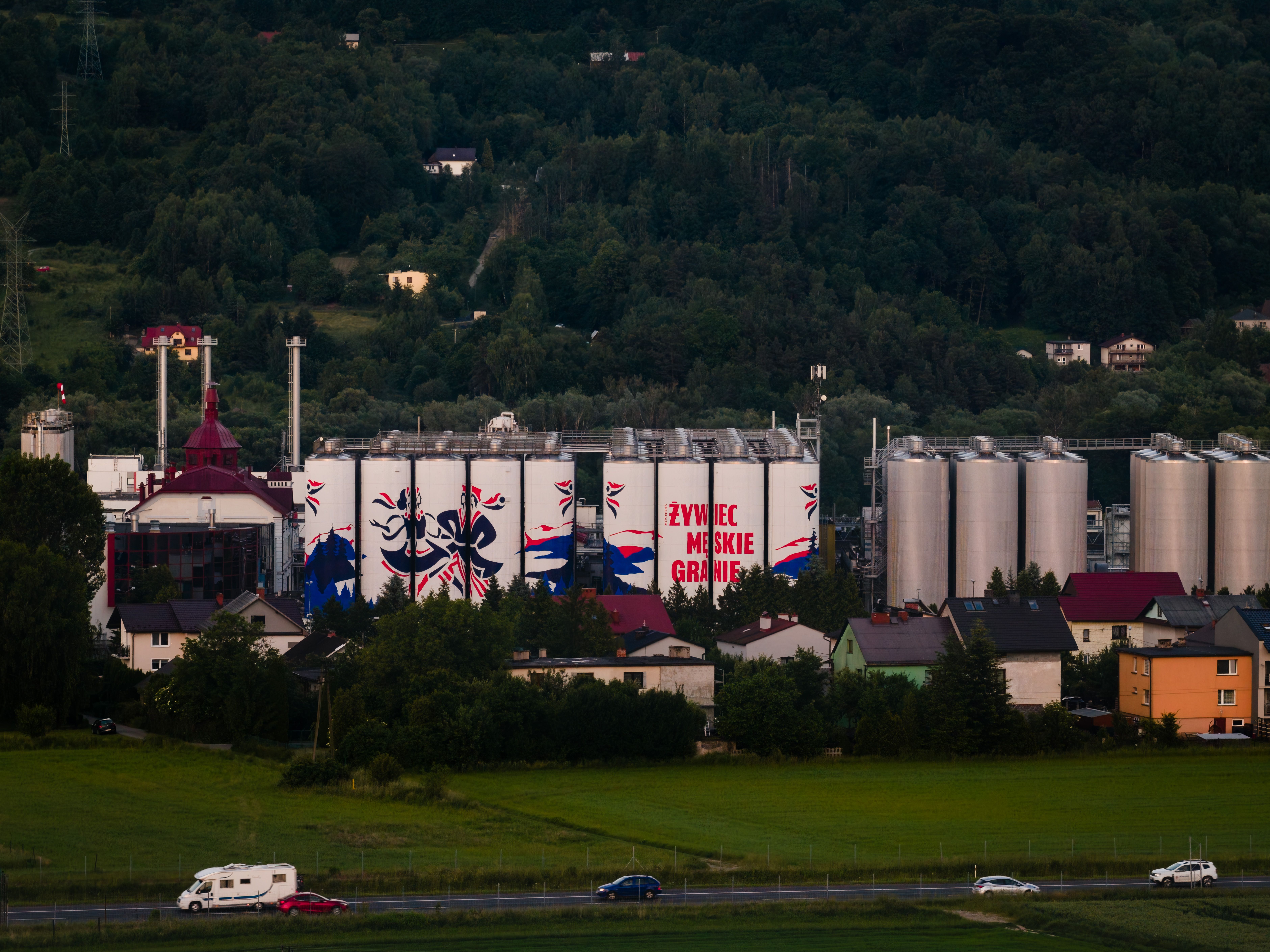 Ręcznie malowane silosy w Żywcu