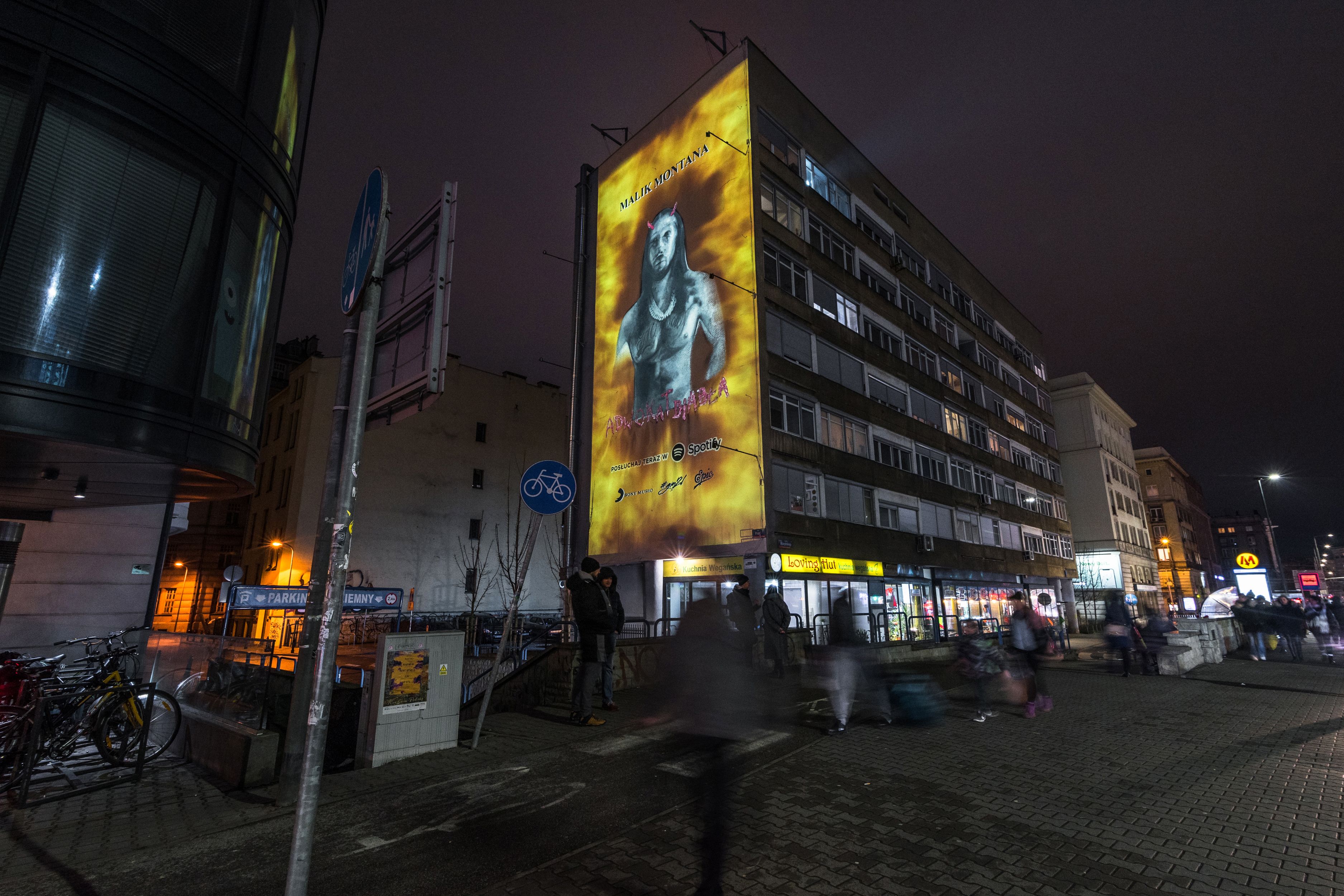 motion mural dla Sony Music w nocy