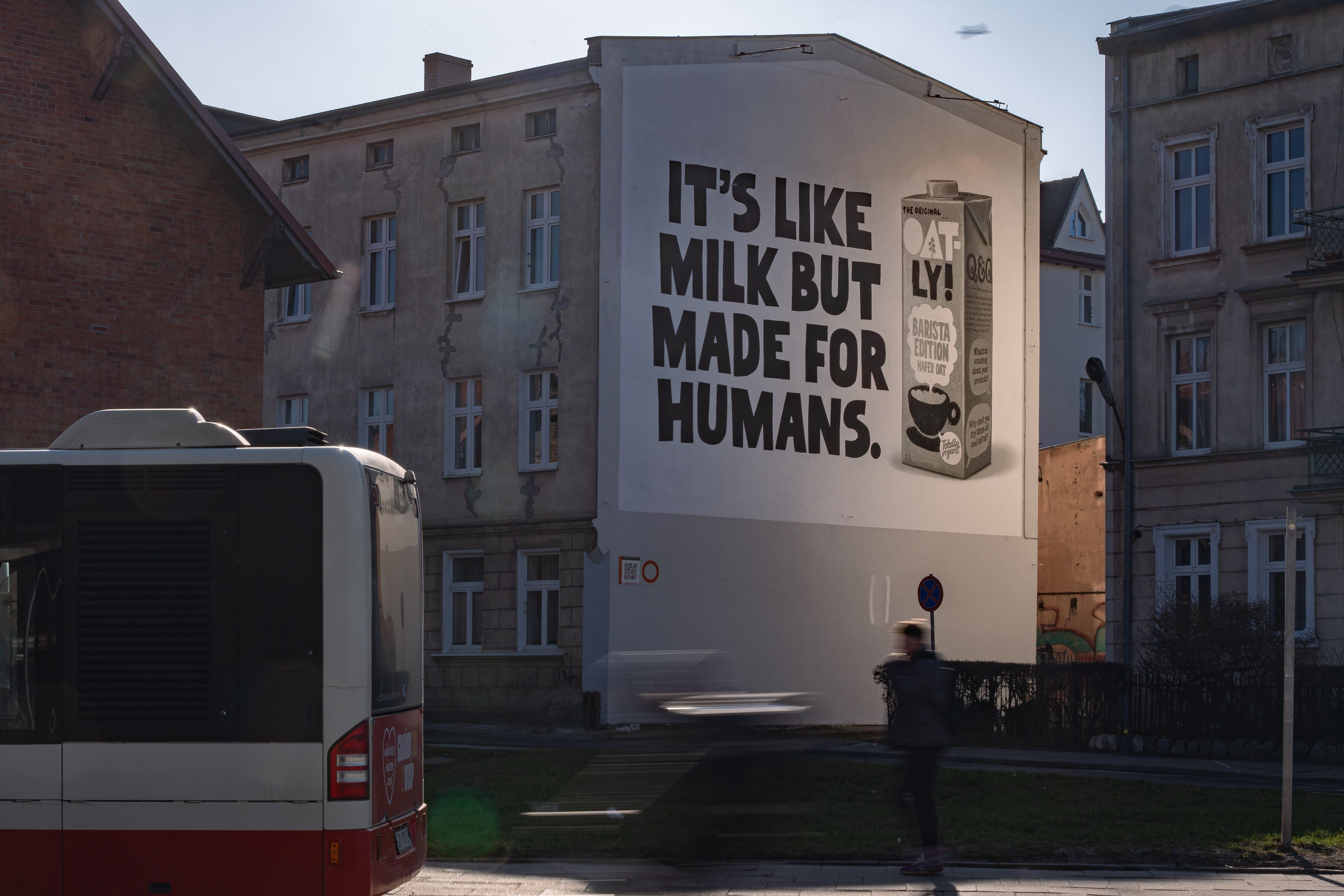 good looking kampania muralowa oatly