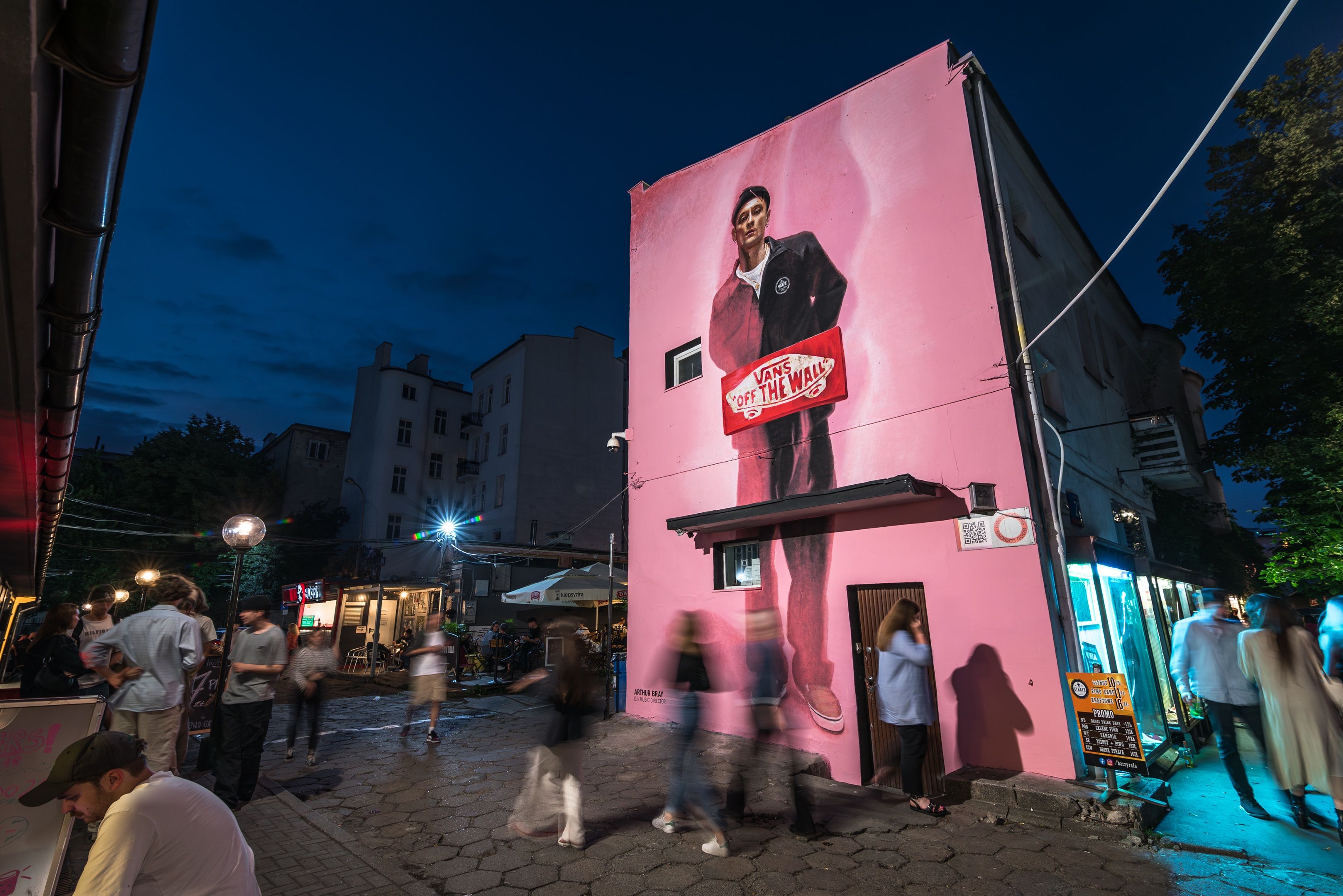 Good Looking namalowało mural w Warszawie na Pawilonach dla Vans