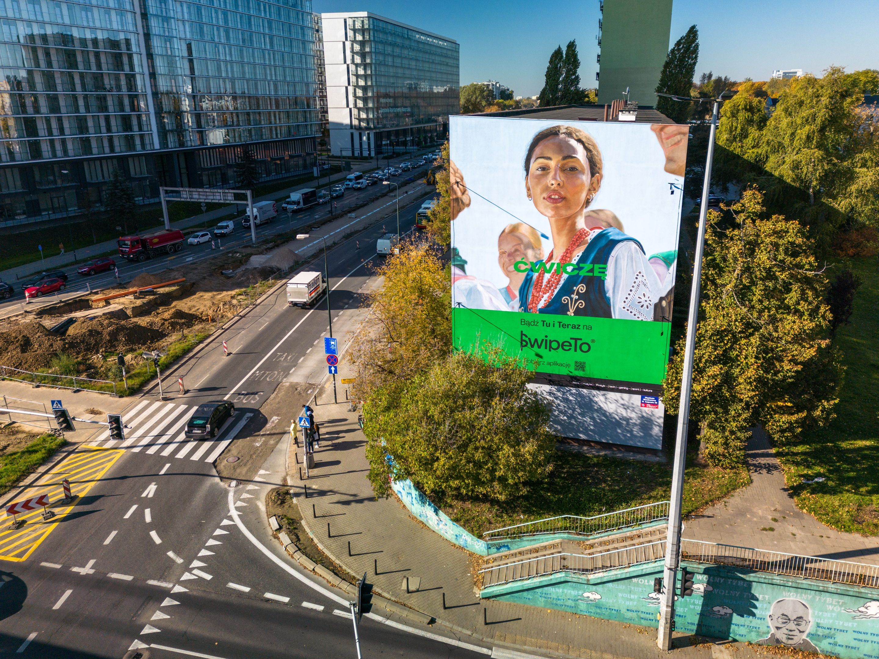 Good Looking namalowało mural w Warszawie przy ulicy Kasprzaka 90