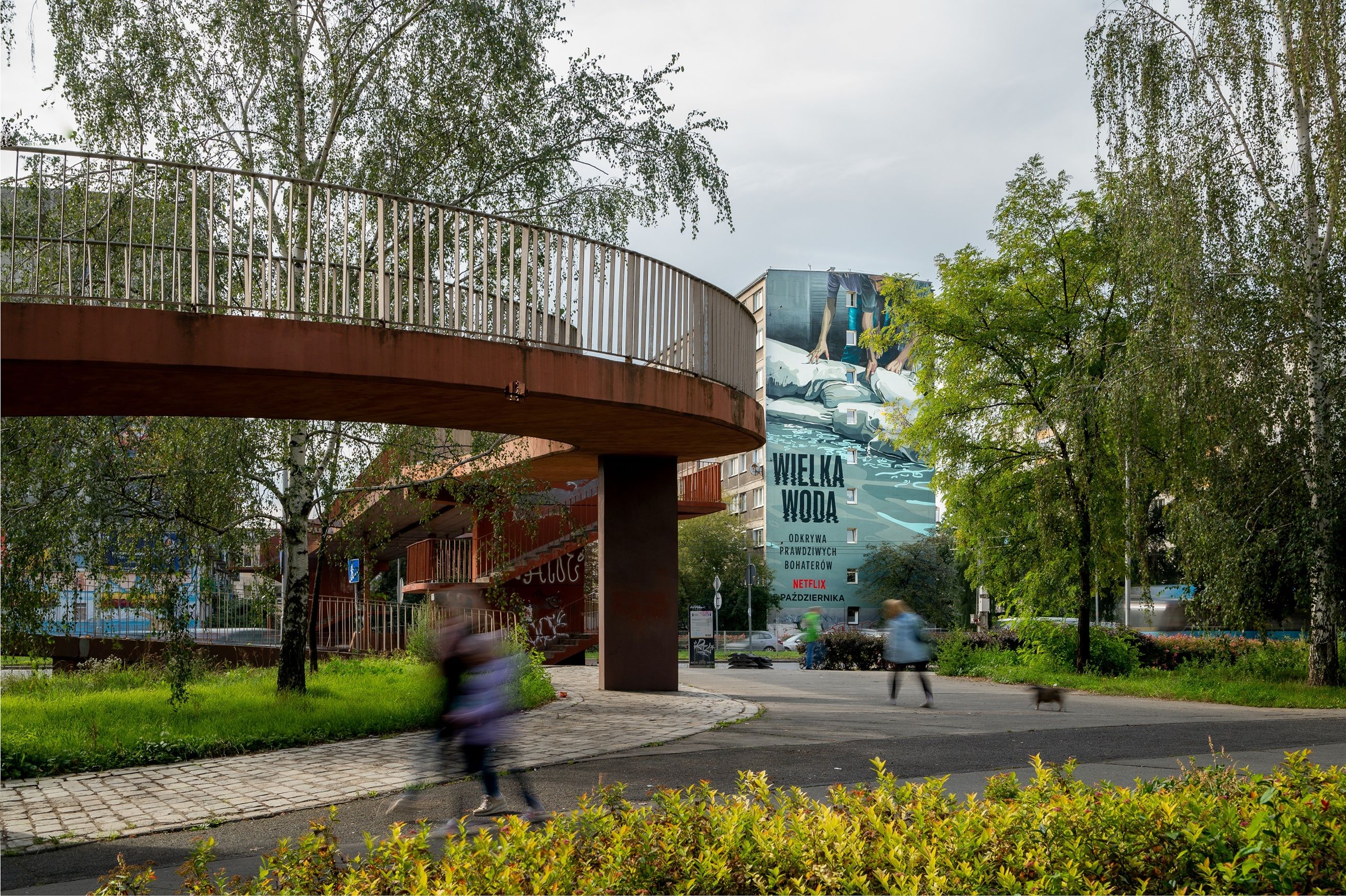 mural namalowany przez good looking studio we wrocławiu przy ul legnickiej 18 dla netflixa