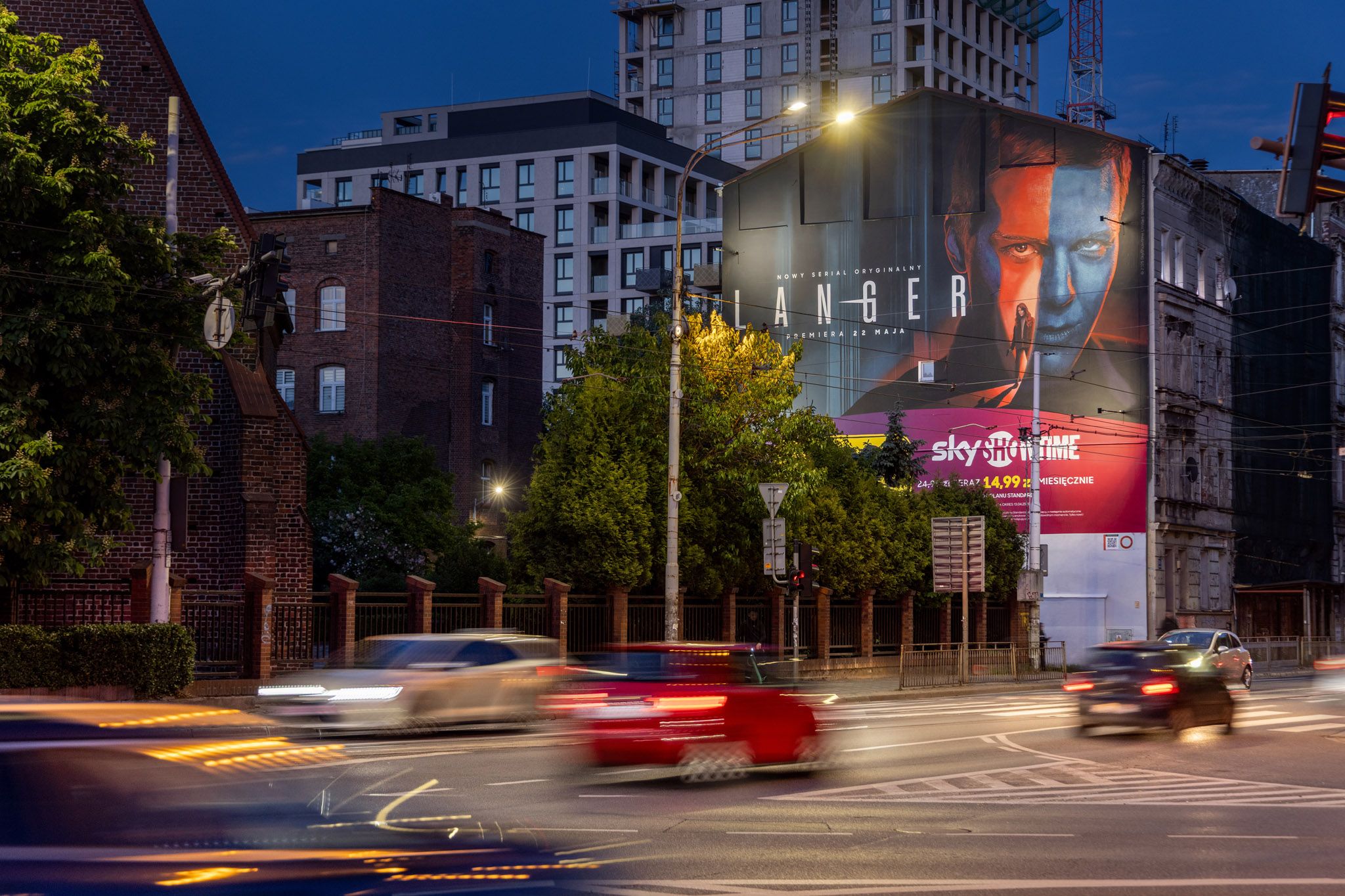 Good Looking Studio namalowało mural we Wrocławiu przy ulicy Traugutta 58 dla SkyShowTime, Langer