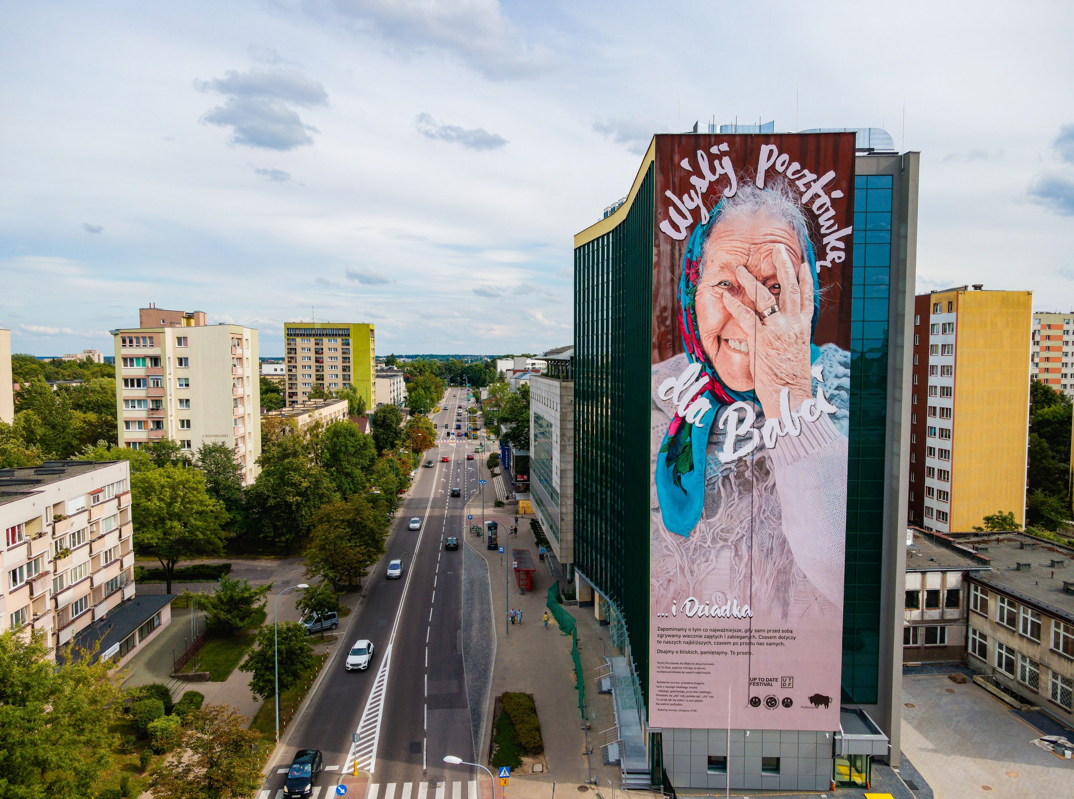 good looking mural malowany babcia białystok