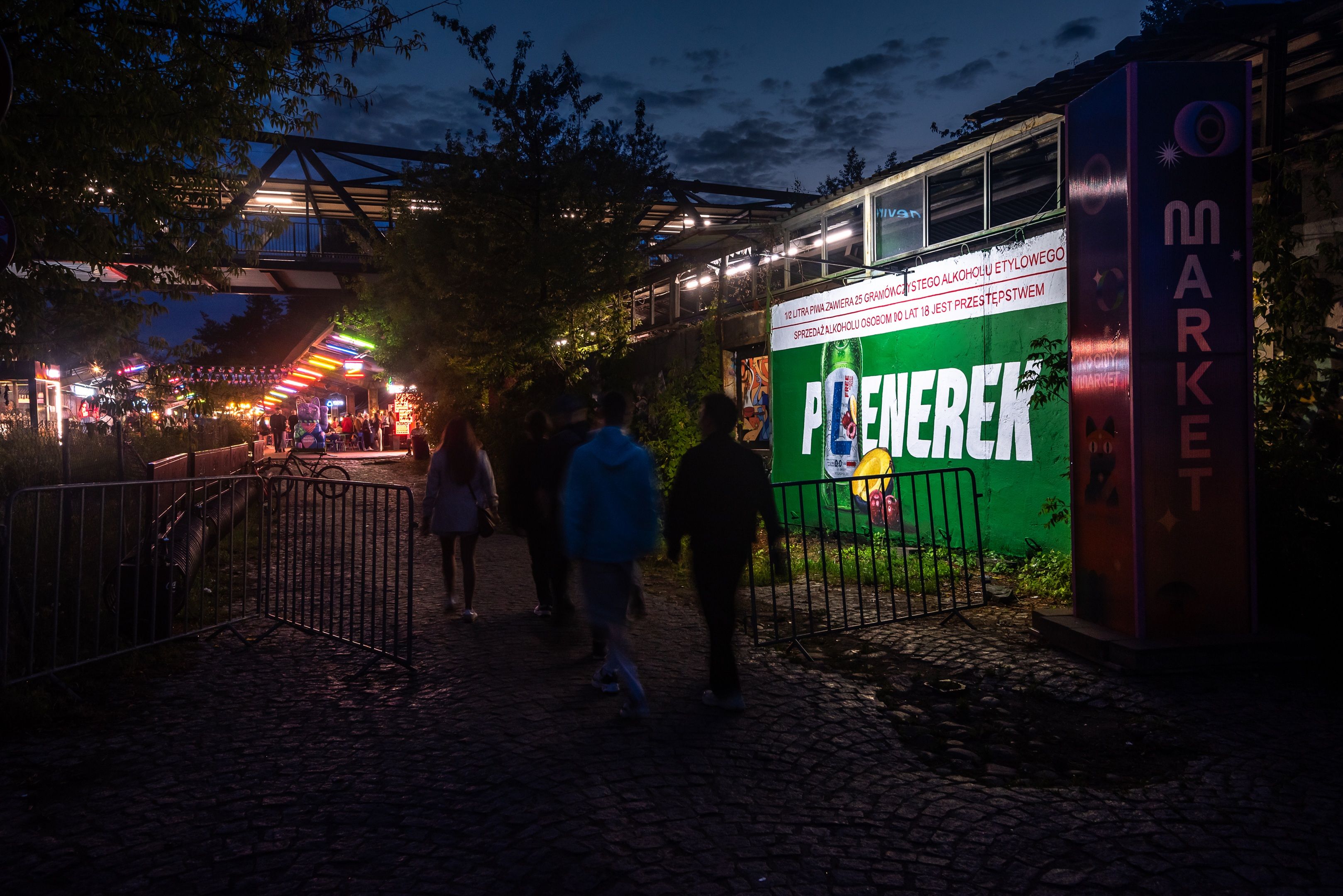 Good Looking namalowało mural w Warszawie przy Nocny Markecie dla marki Lech