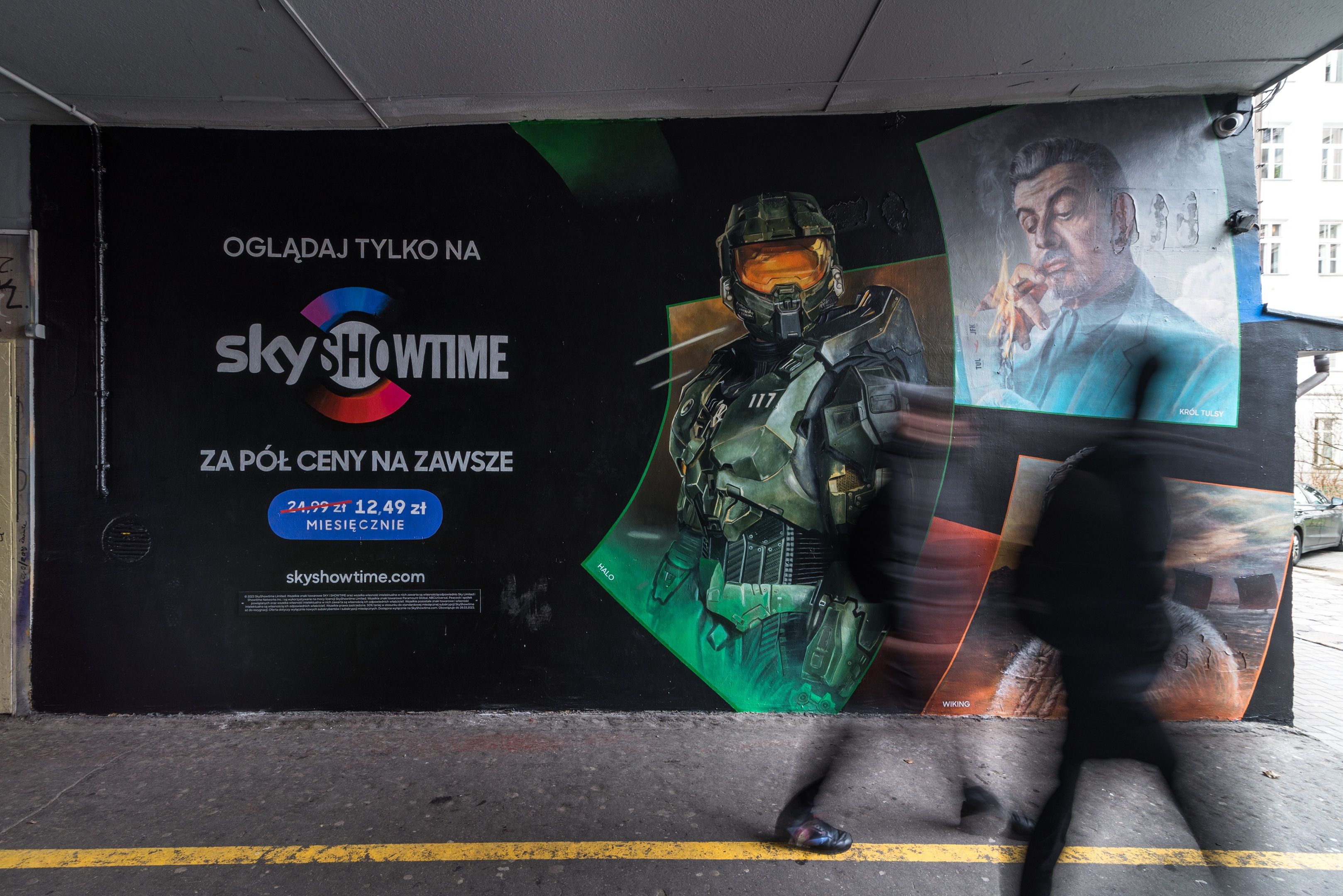 Good Looking namalowało mural w Warszawie na Pawilonach dla SkyShowTime