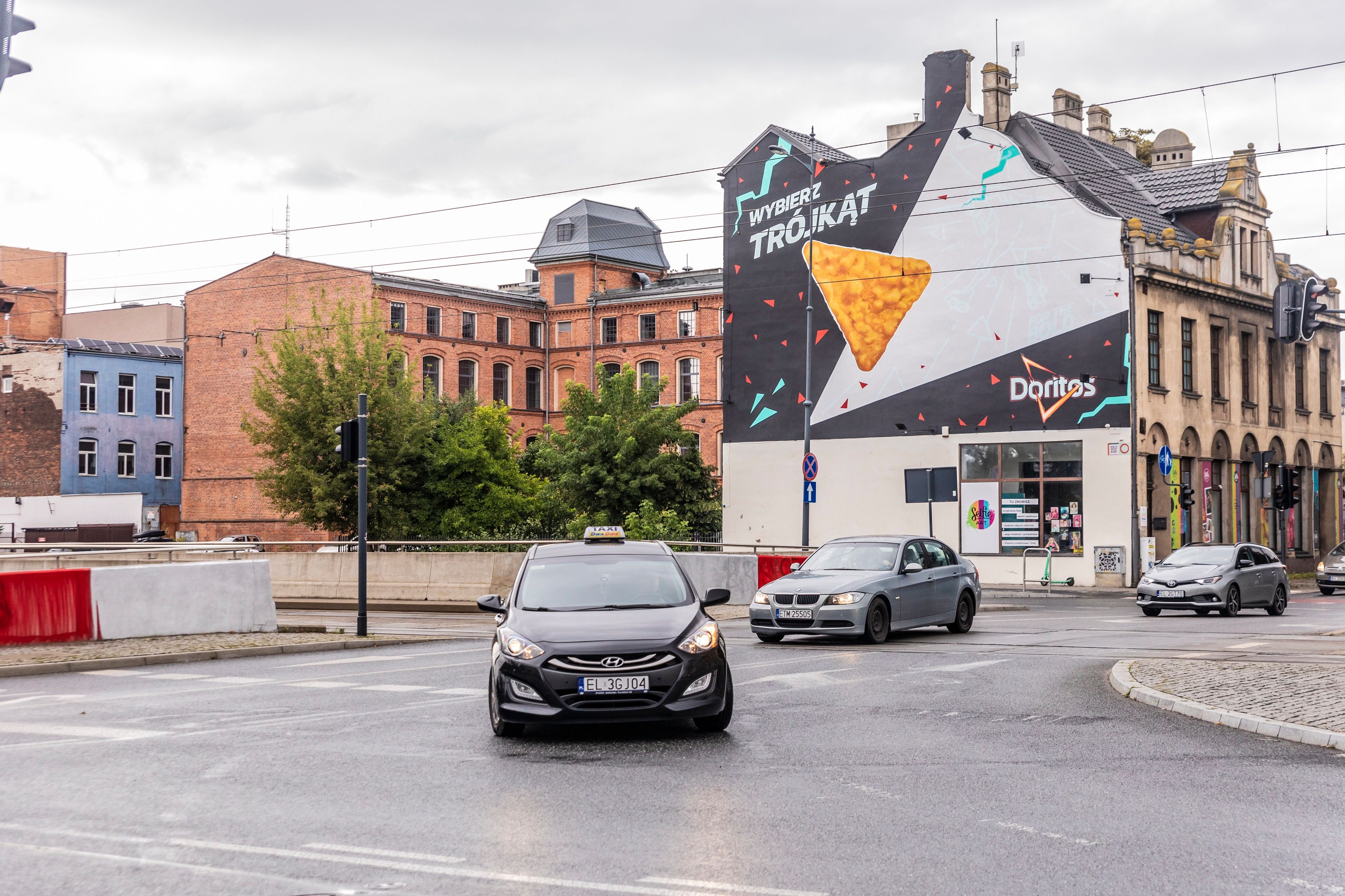 good looking mural łódź