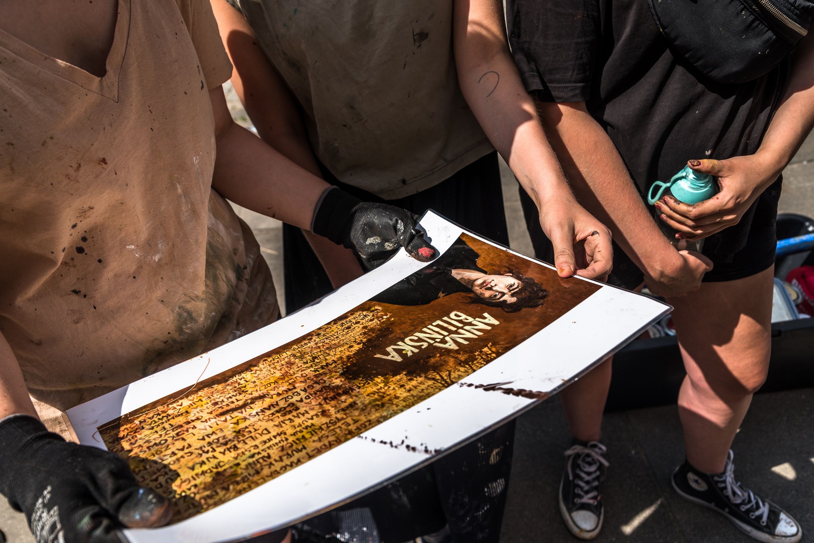 Good Looking Studio namalowało mural na poczet Anny Bilińskiej przy ul. Smolnej 15 w Warszawie, proces