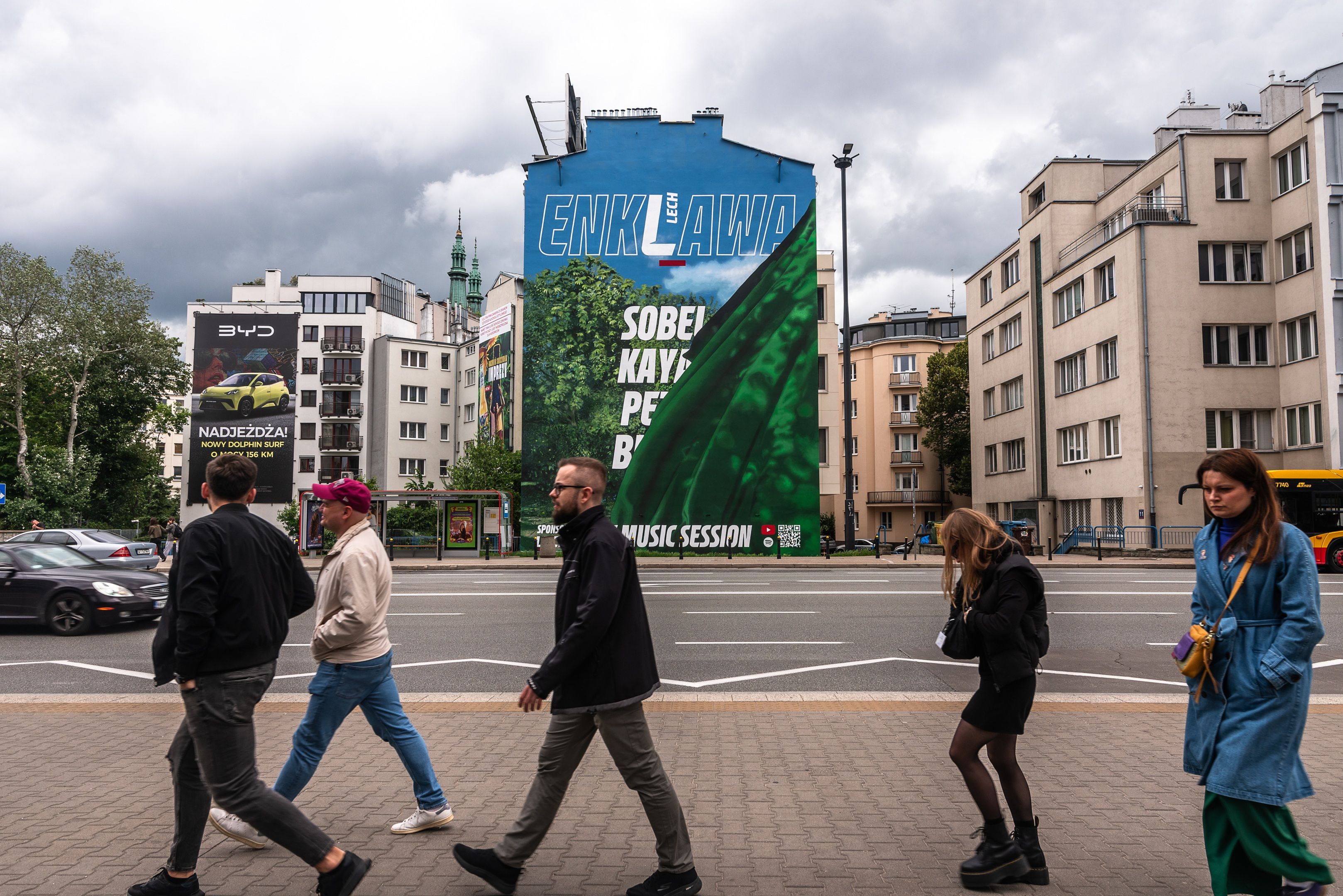 Good Looking namalowało mural w Warszawie przy ulicy Jaworzyńskiej 8 dla Lech