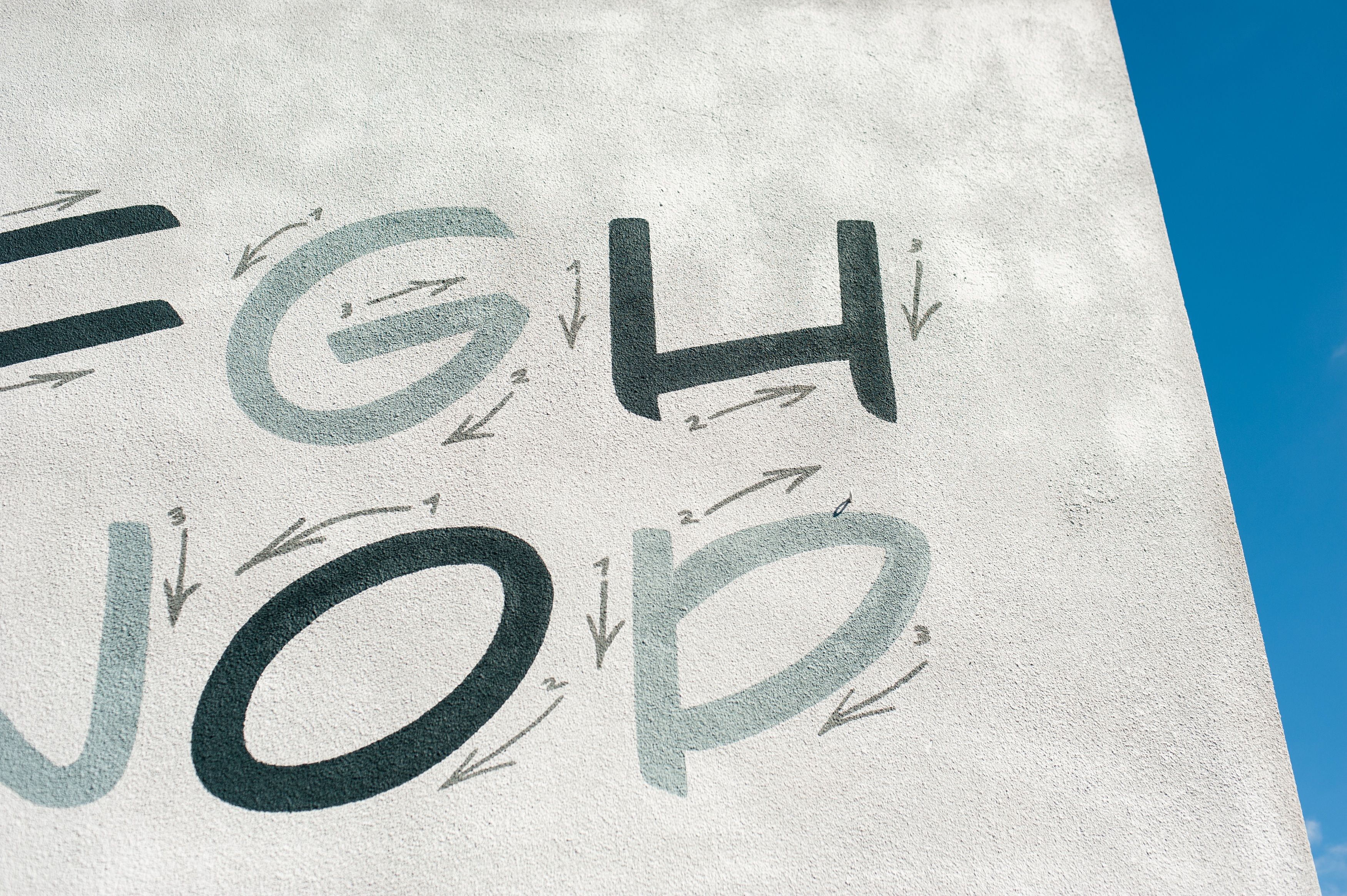 good looking mural alfabet na saskiej kępie