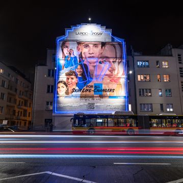 Good Looking namalowało mural w Warszawie przy ulicy Jaworzyńskiej 11  dla La roche Posay